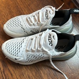 AIR MAX NIKE SNEAKERS IN SIZE 7 WOMENS!!